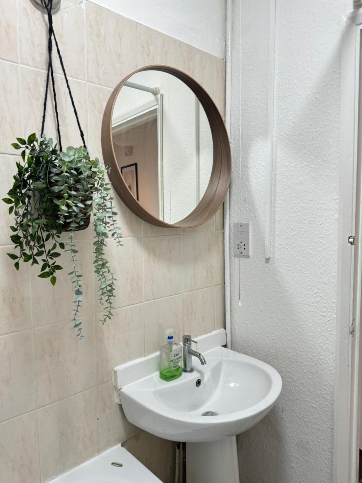 2 Bed Apt Sofa Bed Up To 6 Londres Extérieur photo
