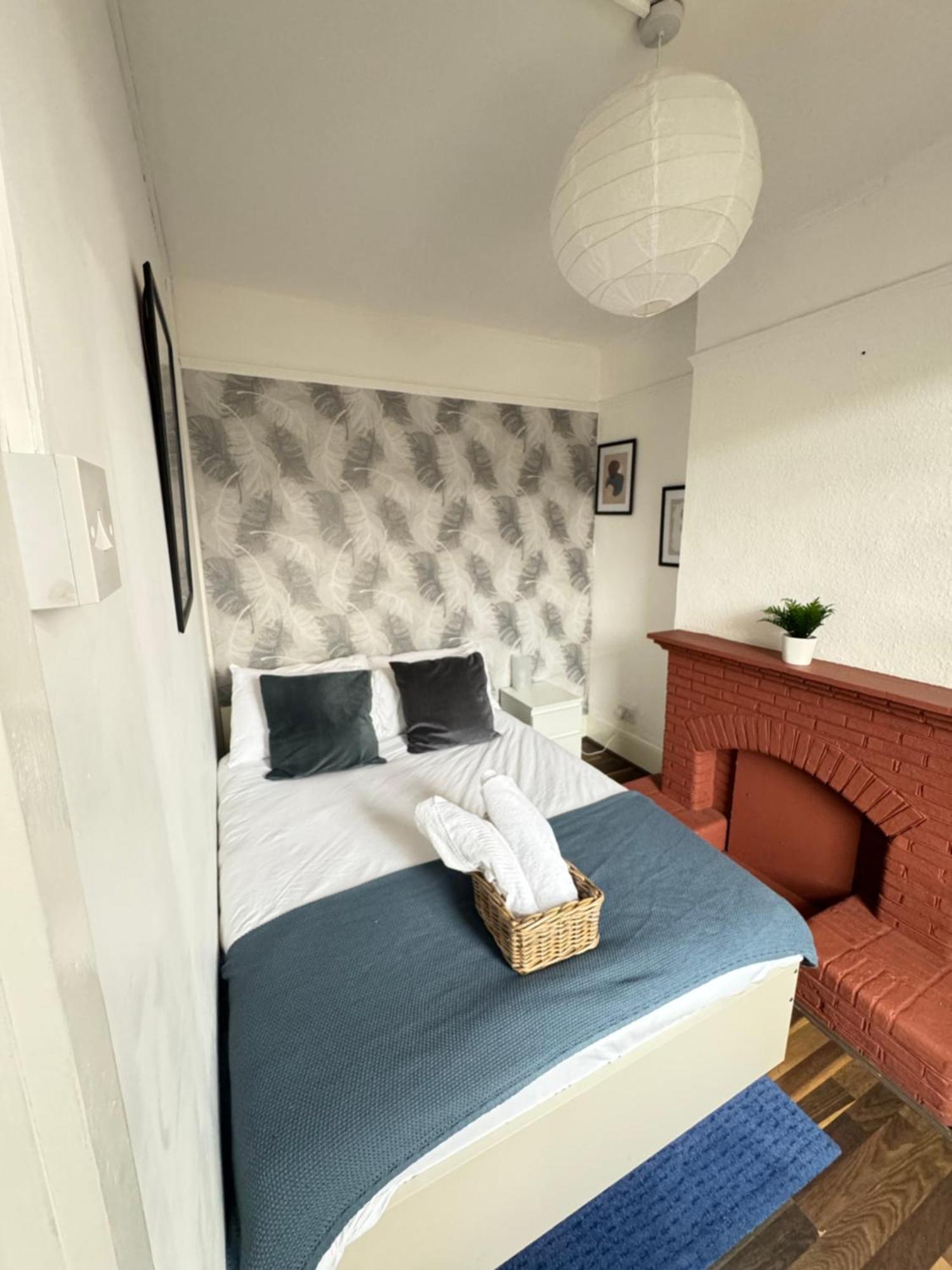2 Bed Apt Sofa Bed Up To 6 Londres Extérieur photo