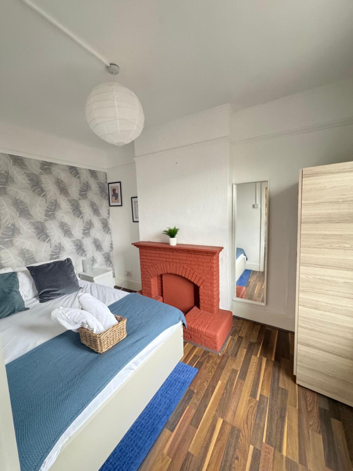 2 Bed Apt Sofa Bed Up To 6 Londres Extérieur photo