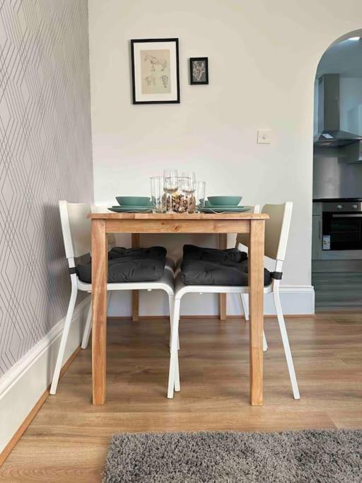 2 Bed Apt Sofa Bed Up To 6 Londres Extérieur photo