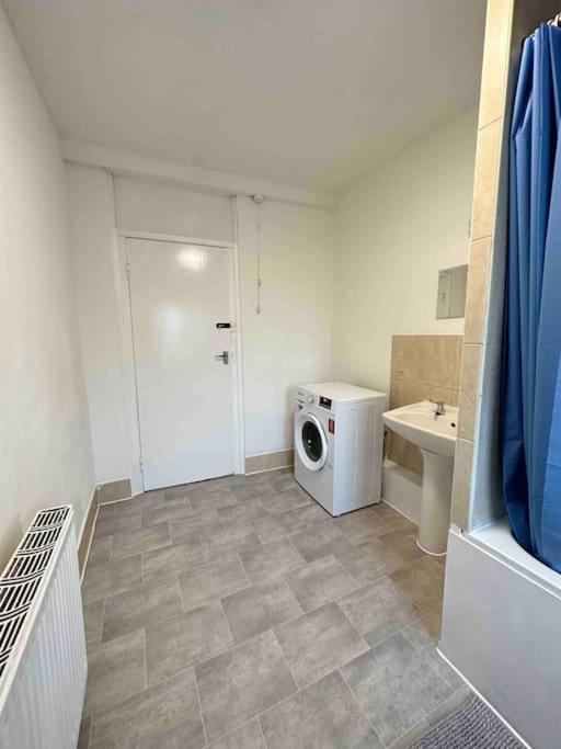 2 Bed Apt Sofa Bed Up To 6 Londres Extérieur photo