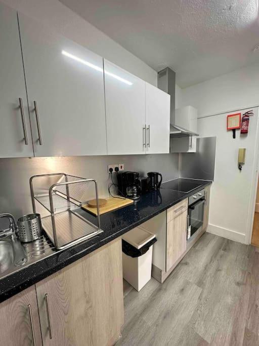 2 Bed Apt Sofa Bed Up To 6 Londres Extérieur photo