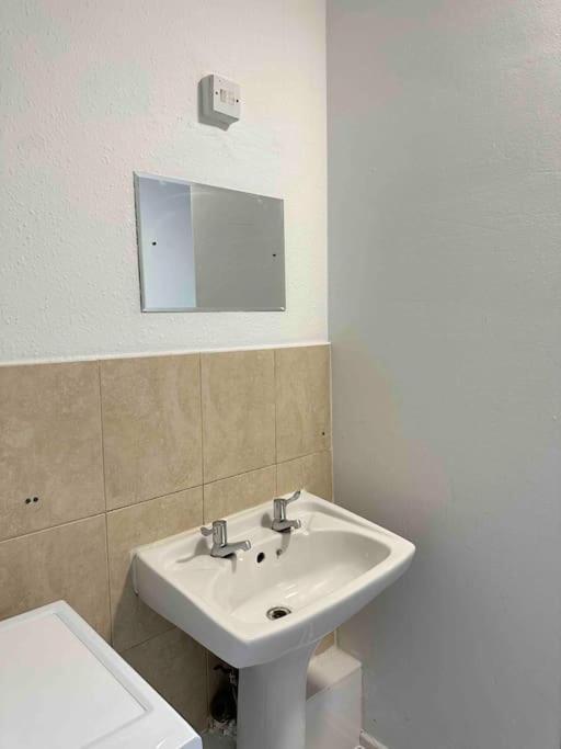 2 Bed Apt Sofa Bed Up To 6 Londres Extérieur photo