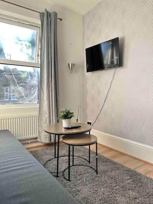 2 Bed Apt Sofa Bed Up To 6 Londres Extérieur photo