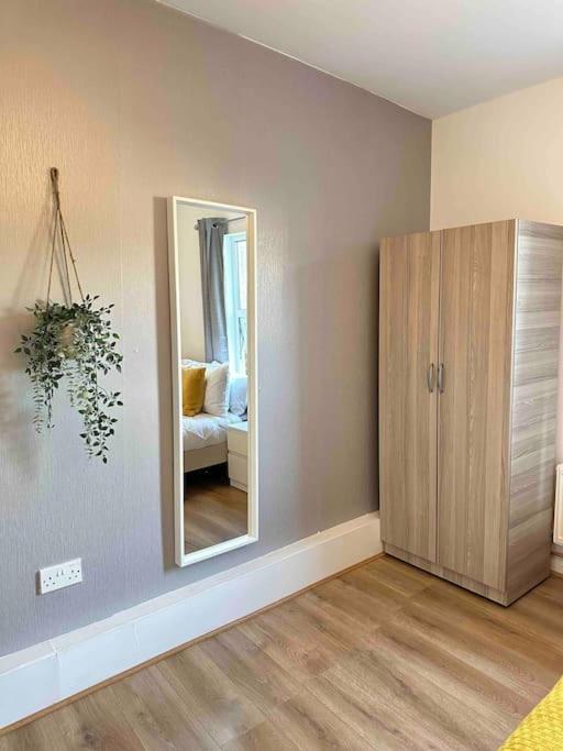 2 Bed Apt Sofa Bed Up To 6 Londres Extérieur photo