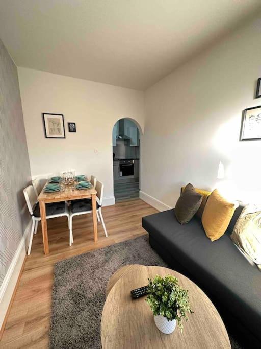 2 Bed Apt Sofa Bed Up To 6 Londres Extérieur photo